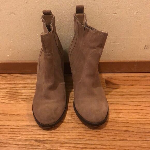 Sole Society Shoes - Sole Society tan heeled booties